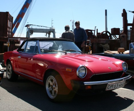 The Fiat 124 Sport Spider housed an engine with the double overhead cam 